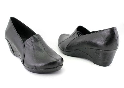 Дамски елегантни обувки на клин ток от естествена кожа в черно - 11 CH