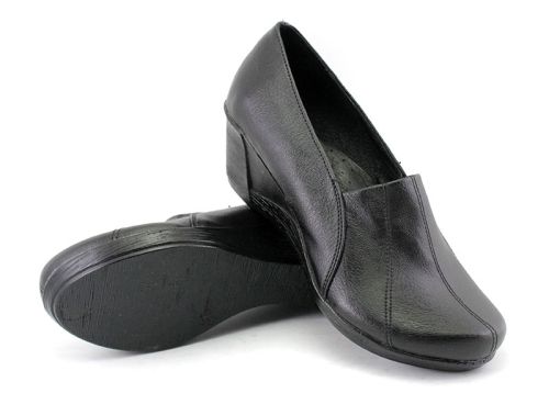 Pantofi cu platformă în modelul negru 11.