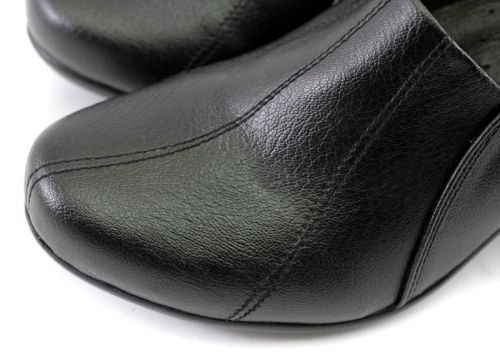 Дамски обувки на ток в черно модел 11.