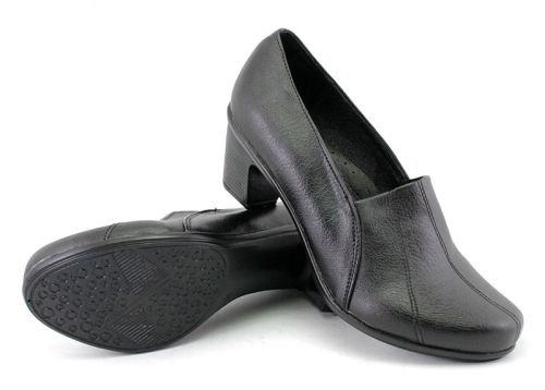 Дамски обувки на ток в черно модел 11.