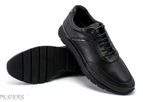 Мъжки ежедневни обувки от естествена кожа със ситна перфорация в черен цвят. Подходящи за всекидневно носене. Модел Остин