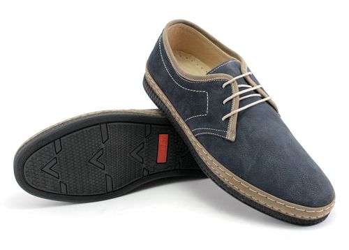 Мъжки ежедневни обувки изработени от естествен набук в тъмно син цвят. Хастар и стелка от естествена кожа. Каучуково ходило. Модел Захари.
