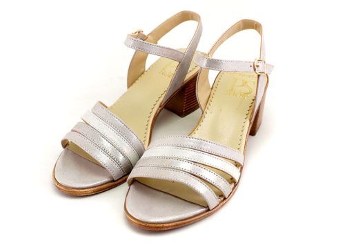 Дамски сандали на среден ток от естествена кожа - Модел Цветана.
