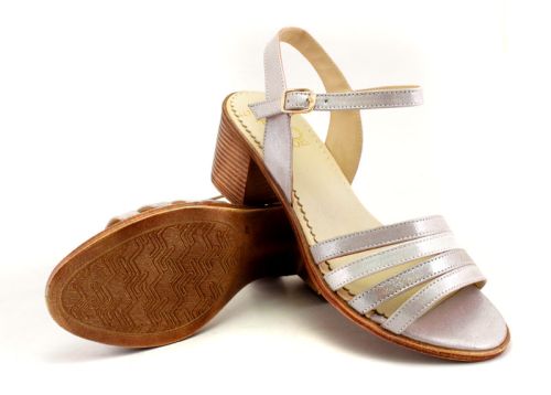 Дамски сандали на среден ток от естествена кожа - Модел Цветана.