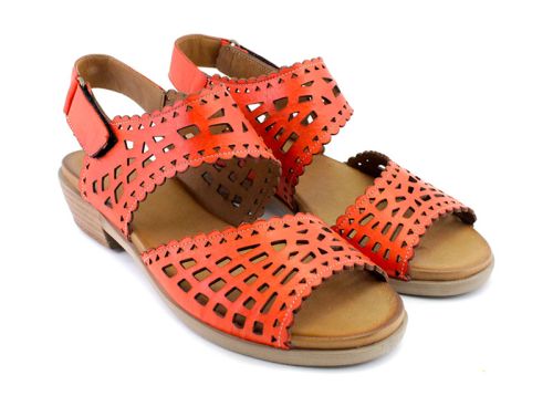 Дамски сандали на нисък ток в червено, цвят нар- Модел Ахинора.
