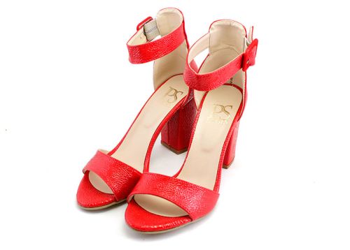 Дамски сандали от мачкан лак в червено- Модел Веда.