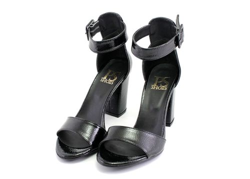 Дамски сандали от мачкан лак в черно- Модел Веда.