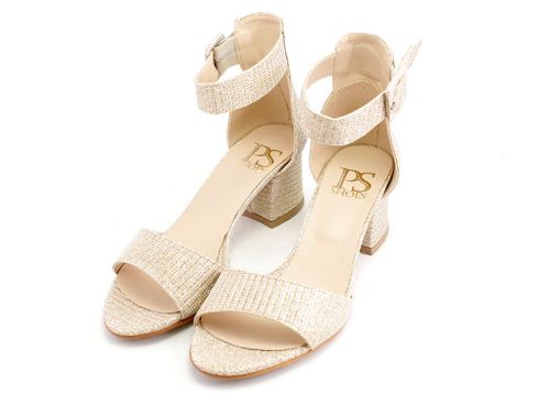 Дамски сандали на нисък ток в златисто- Модел Вега.