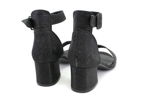 Дамски сандали на нисък ток в черно- Модел Вега.