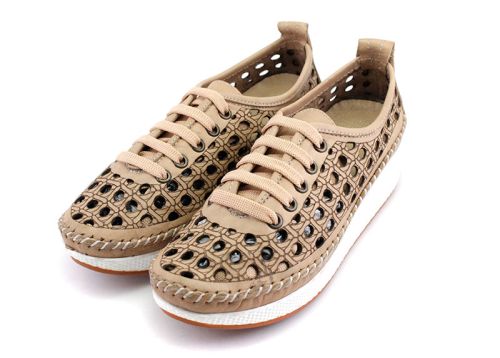 Дамски летни обувки от естествена кожа с перфорация в бежово - Модел Рикел 866