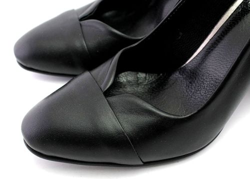 Дамски обувки на висок ток в черно модел Енола.