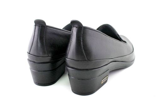 Дамски обувки от естествена кожа в черно, модел Майра.