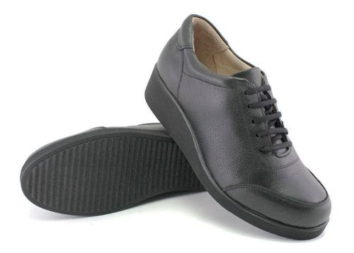 Дамски ежедневни обувки с връзки в черно - Модел Йоланда.