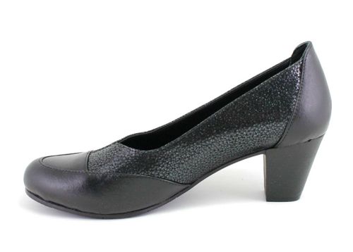 Дамски ежедневни обувки в черно- Модел Гладис.