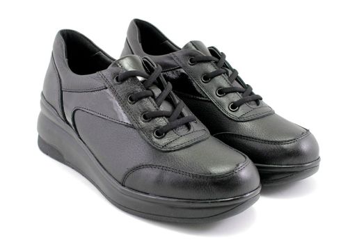 Дамски ежедневни обувки с връзки в черно - Модел Селена.