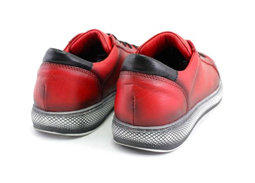 Дамски спортни обувки в червено -  Модел Тиара.