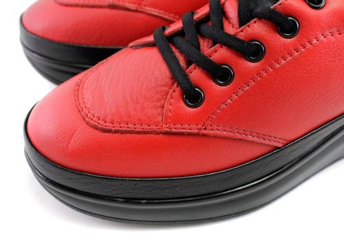 Дамски ежедневни обувки с връзки в червено - Модел Сиера.