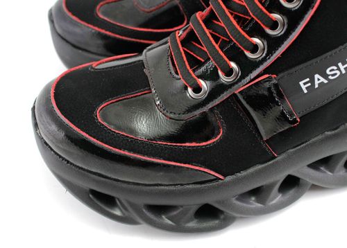 Дамски високи спортни обувки в черно -  Модел Палома.