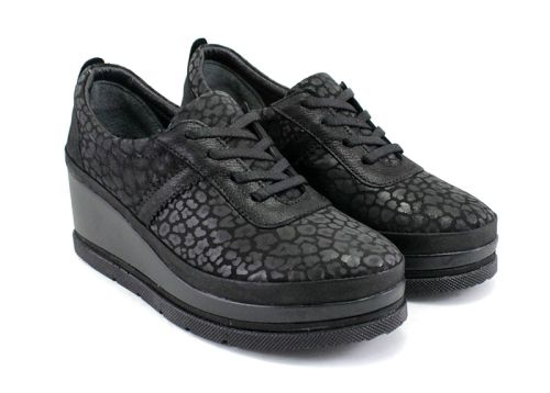 Дамски ежедневни обувки с връзки в черно - Модел Хелена.