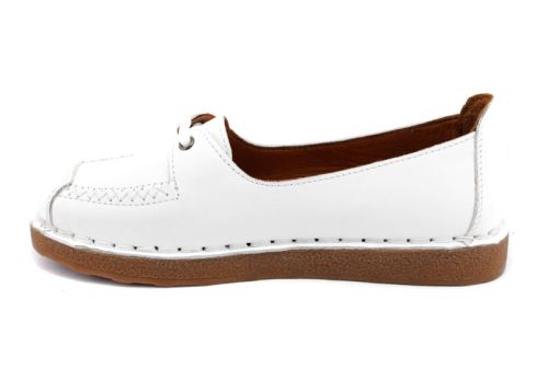 Дамски обувки от мека кожа в бяло - Модел Зина.