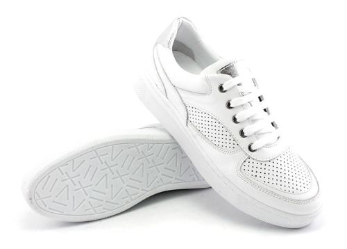 Дамски спортни обувки в бяло -  Модел Вероника.