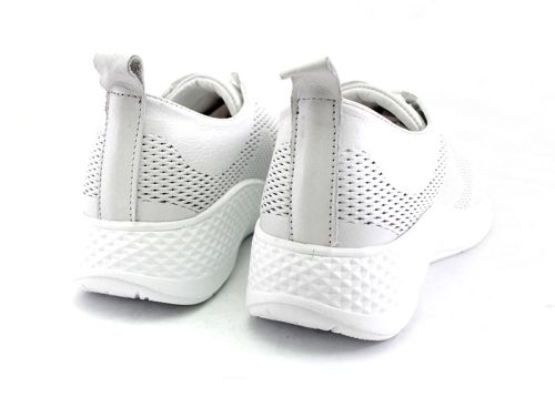 Дамски спортни обувки в бяло -  Модел Долорес.