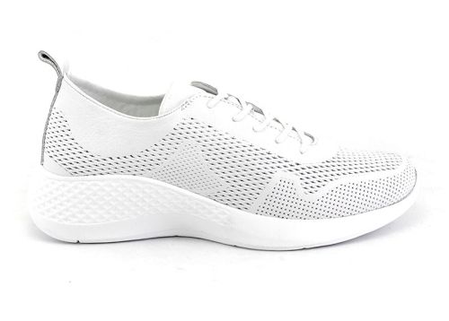 Дамски спортни обувки в бяло -  Модел Долорес.