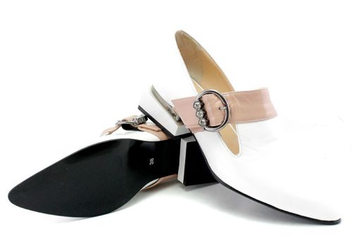 Дамски елегантни обувки в бяло