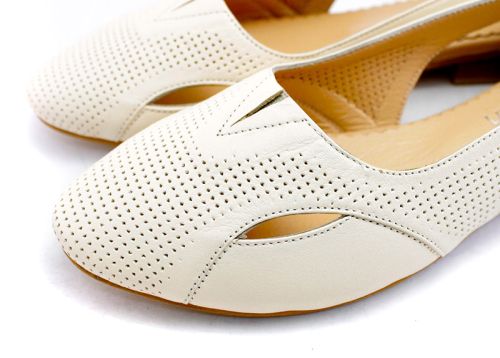 Дамски летни обувки в светло бежов цвят