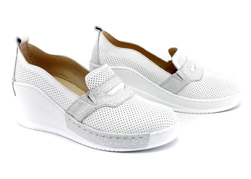 Дамски летни обувки в бяло -  Модел Моник.