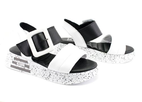 Дамски сандали в бяло и черно - Модел Касандра.