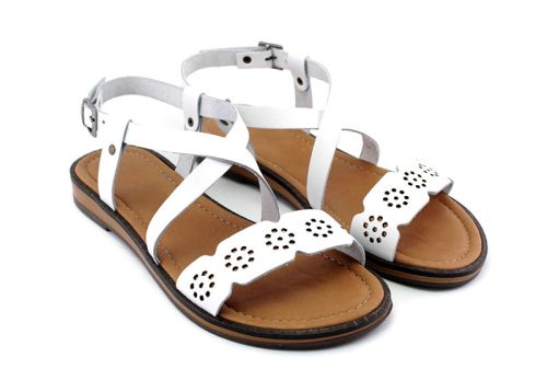 Дамски сандали на ниско ходило в бяло - Модел Карима.