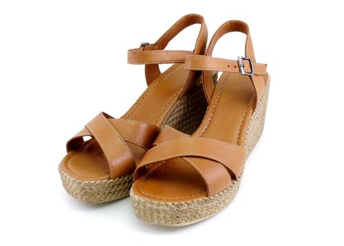 Дамски сандали на платформа от естествена кожа в светло кафяво - Модел Белинда.