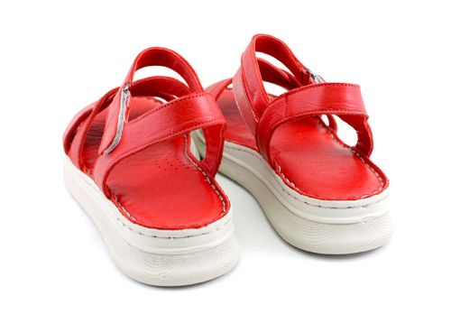 Дамски сандали на ниско ходило в червено - Модел Ани.