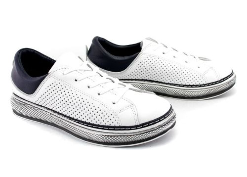 Дамски спортни обувки в бяло с черно -  Модел Лиза.