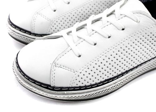 Дамски спортни обувки в бяло с черно -  Модел Лиза