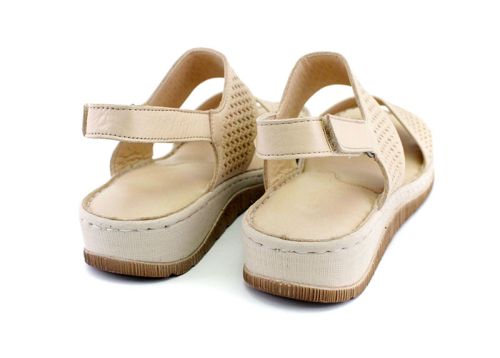 Дамски сандали на ниско ходило в бежово - Модел Фиоре