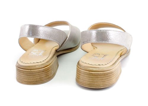 Дамски сандали на нисък ток в сребристо - Модел Адриана