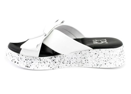 Дамски чехли в бяло - Модел Лола