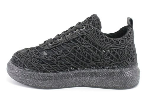 Дамски летни обувки спортен стил в черно -  Модел Киара.