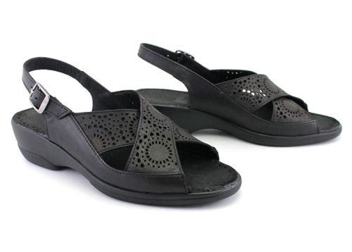 Дамски сандали на нисък клин ток в черно - Модел Рене.