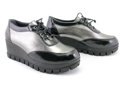 Дамски, ежедневни обувки в черно и сребристо - Модел Барбара.