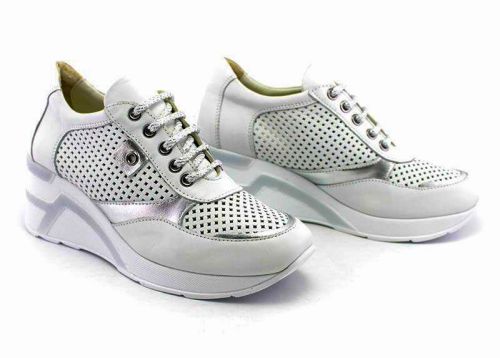 Дамски спортни обувки от естествена кожа в бяло - Модел Даная.