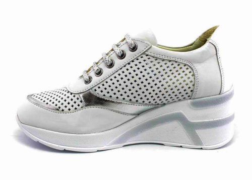 Дамски спортни обувки от естествена кожа в бяло - Модел Даная