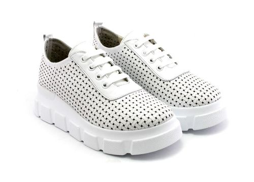 Дамски летни обувки от естествена кожа в бяло - Модел Марица