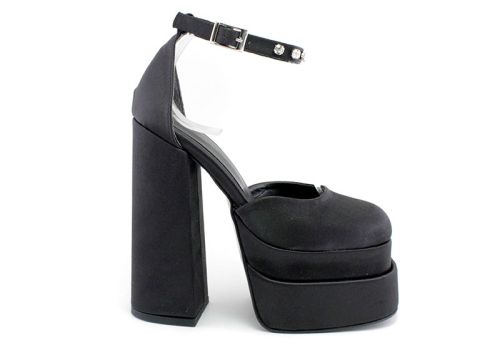 Дамски, високи сандали със затворени пръсти в черно - Модел Хризантема