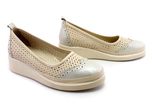 Дамски, ежедневни обувки от естествена кожа в бежово, модел  Лотос.