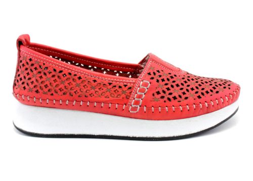 Дамски летни обувки от естествена кожа в червено - Модел Алмерия.