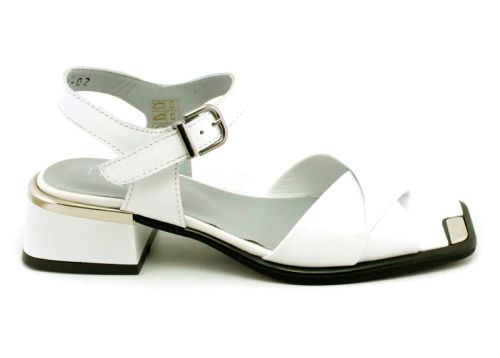 Дамски, ежедневни сандали в бяло - Модел Петра