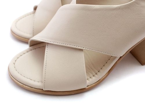 Дамски сандали от естествена кожа в бежово - Модел Лусия